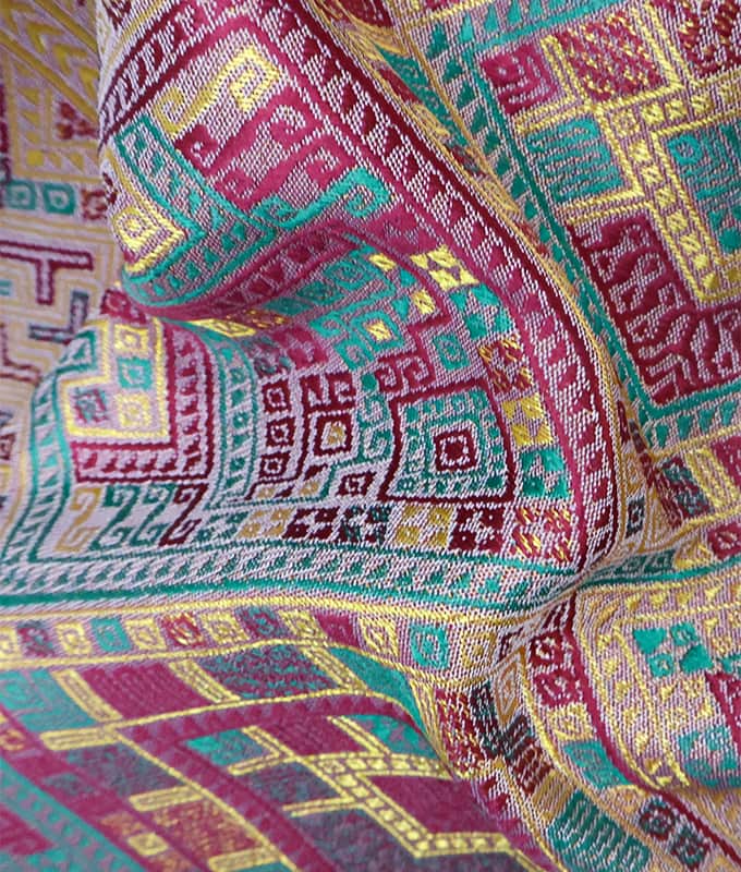Tejido Jacquard de poliéster similar a la seda para Thai Pha Sinh Sarong